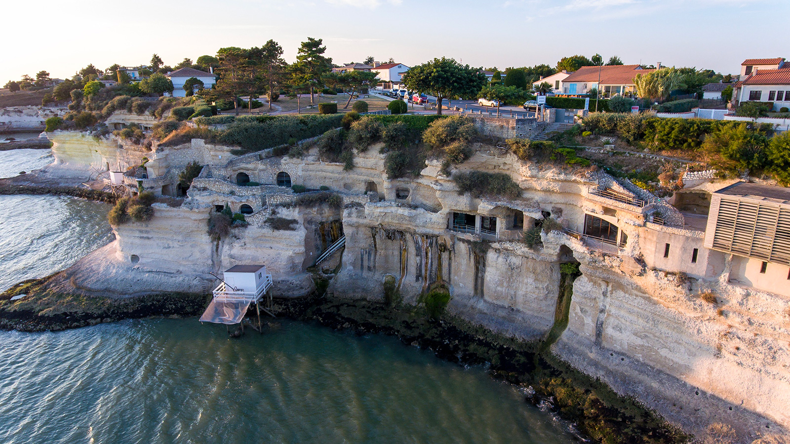 Grottes troglodytiques du Régulus dans les falaises de Meschers-sur-Gironde