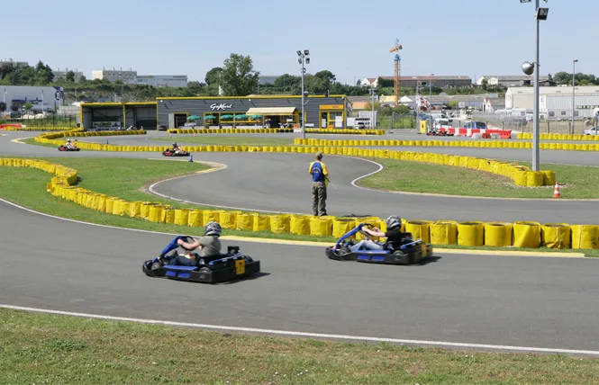 Karts en course sur le circuit du Karting de Royan