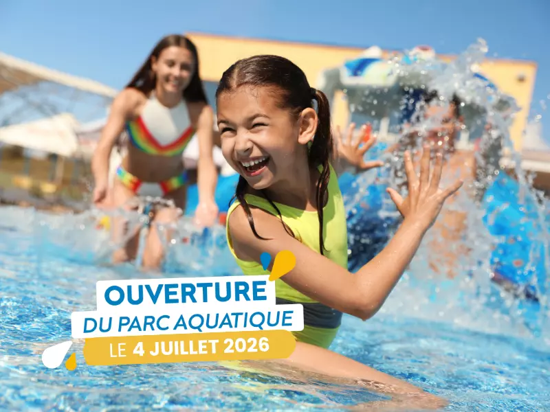 Toboggans et bassins extérieurs du parc aquatique Iléo sur l’île d’Oléron