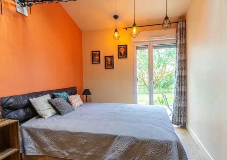 Chambre lit 160 – Appartement Côté Terre Saujon