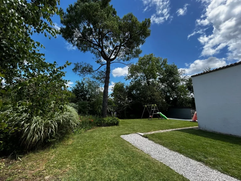Appartement Côté Terre dans son grand jardin à Saujon